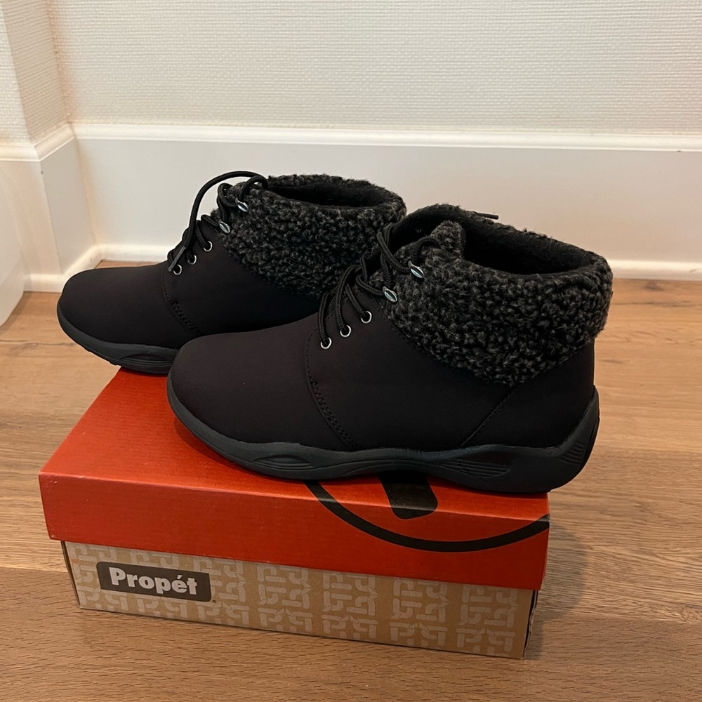 Brand New Propét Women's Madison Ankle Lace Boot - Size 8.5